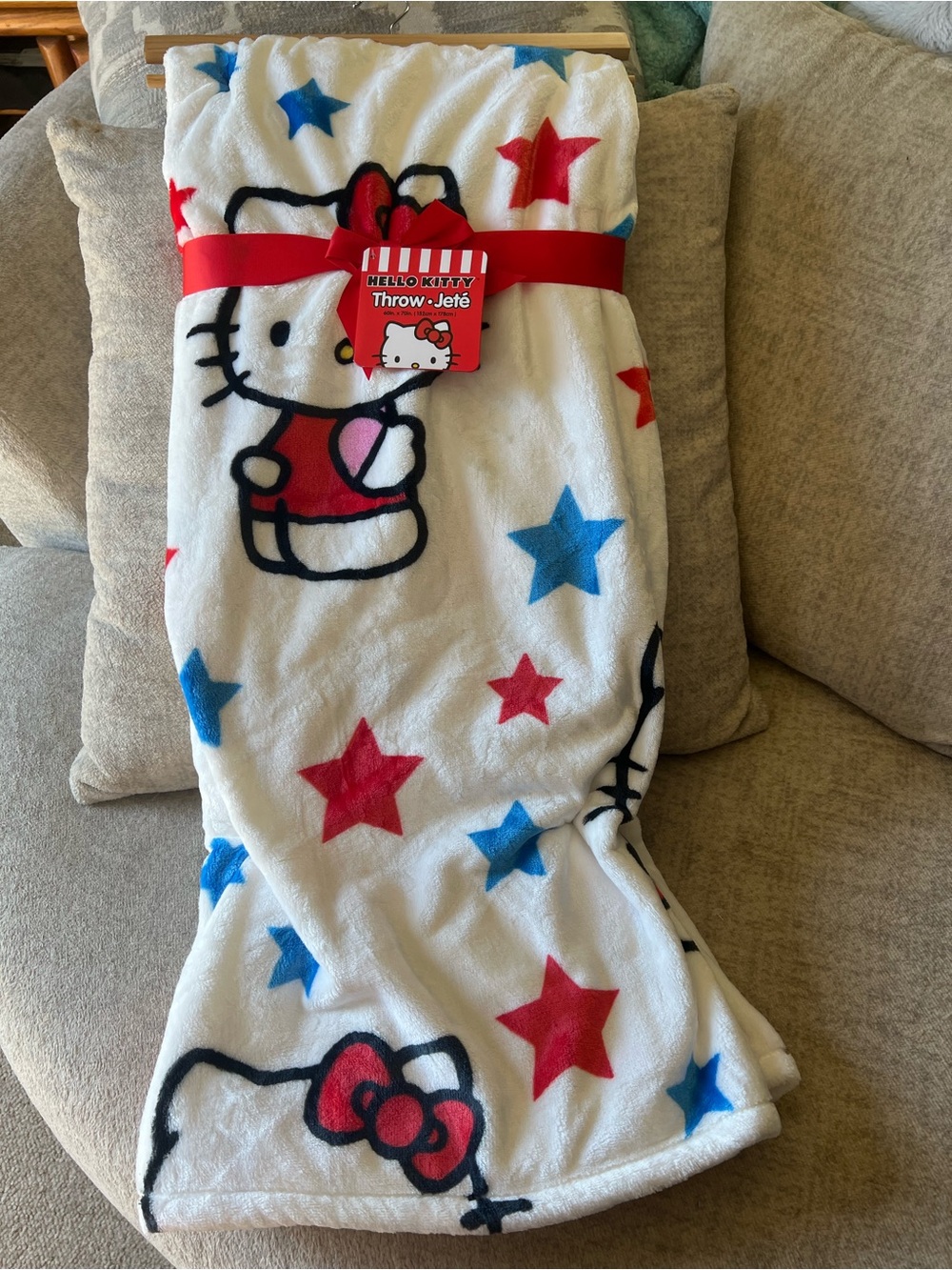 NWT Hello Kitty Stars Throw Blanket 60" x 70"